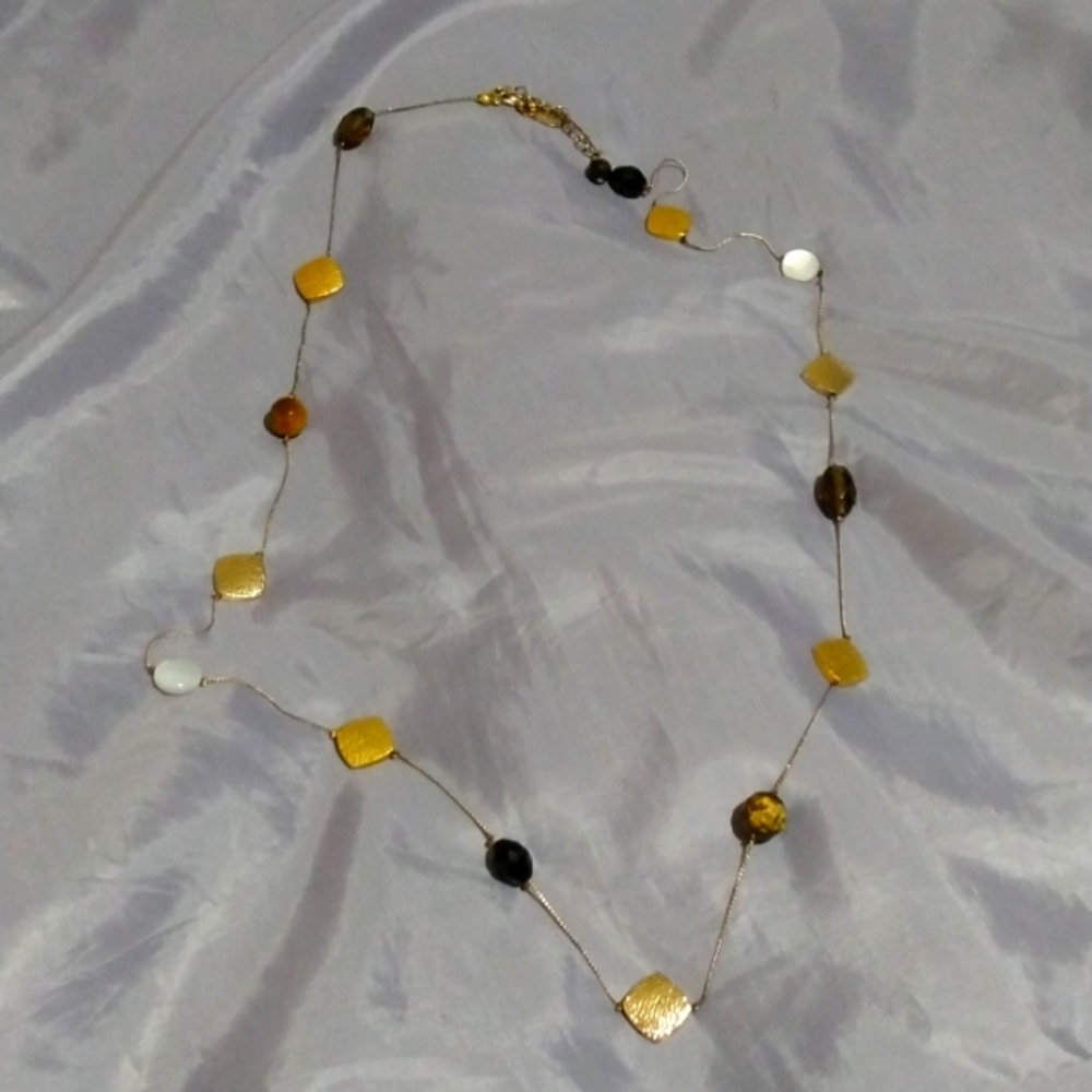 I'm selling a necklace I don't want it it's nice cool to wear